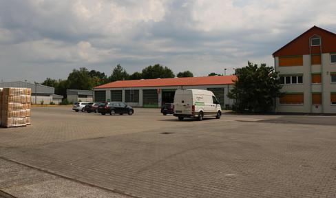 Attractive commercial property with extensive hall and office space, situated on a plot of approximately 27,334 square meters.