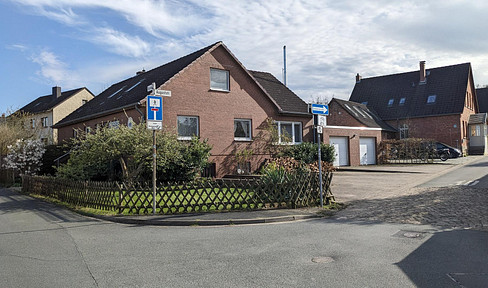 Freistehendes EFH mit Einliegerwohnung, Doppelgarage & großem Grundstück
