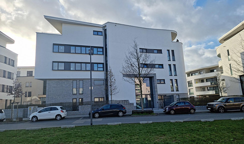 Brand new, high-quality 2-room apartment with fitted kitchen and underground parking space in Frankfurt-Riedberg.