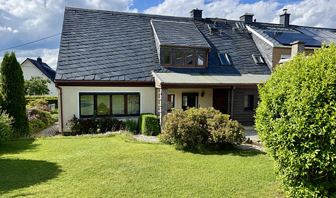 Gepflegte Doppelhaushälfte mit großem Garten - provisionsfrei