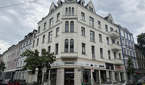 Plenty of space for your home or practice in Unterbilk.