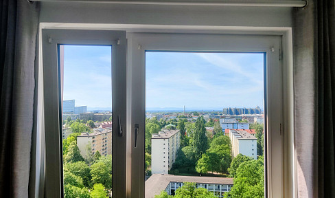 Penthouse-Feeling in Bogenhausen: 2-Zi.-Wohnung mit Alpenblick von privat