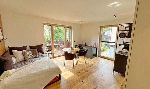 1-room apartment, fully furnished, conveniently located near Westpark in Munich, with direct access to the U6 metro line.