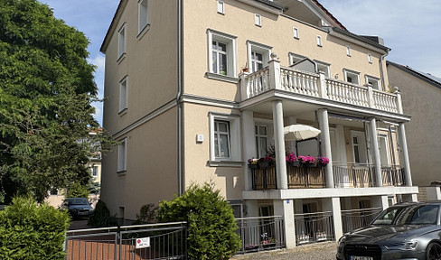 Centrally located / 10 minutes to the train station - beautiful apartment in a historic building.