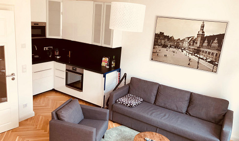 Kernsanierte 1,5-Zimmer-Wohnung mit Luxus-Einbauküche