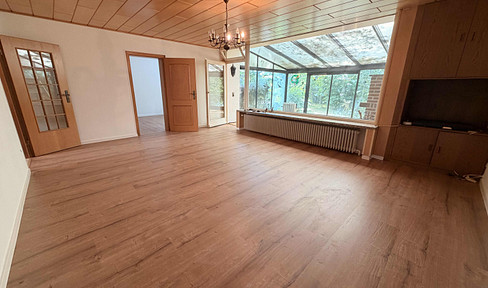 Reihenendhaus mit Wintergarten, Kamin, Carport und schönem Garten in Einbeck-Nord