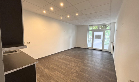 Commercial unit available for immediate occupancy, with no upfront fees.