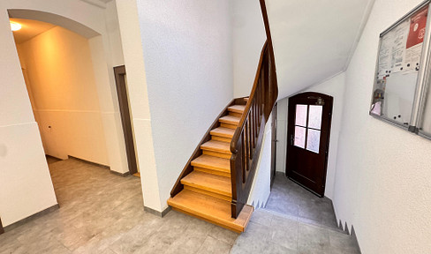 Zentrale 2Zi-Whg. mit Altbaucharme und neuer Küche