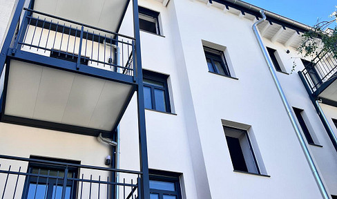 Brand new apartment after renovation! Modern 2-room apartment with balcony and fitted kitchen in the southern city center.