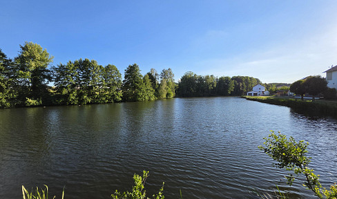 Beautiful plot of land near the lake, with building permission granted for a modular home or a single-family house.