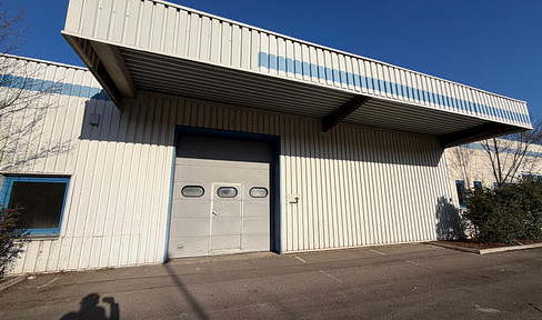 Commercial hall with roller shutter door and outdoor area – conveniently located with good transport links.