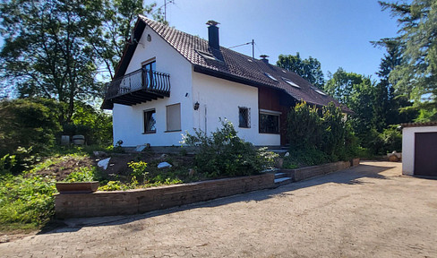 Architect-designed building with optional commercial space.