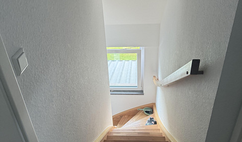 Geschmackvolle 117qm, 5-Raum-Maisonette-Wohnung mit gehobener Innenausstattung mit Balkon und EBK