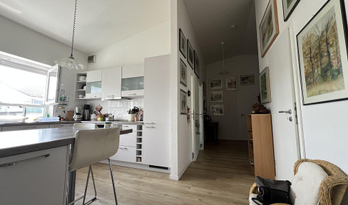 Bright and airy penthouse apartment in a high-quality residential complex, featuring a spacious rooftop terrace.