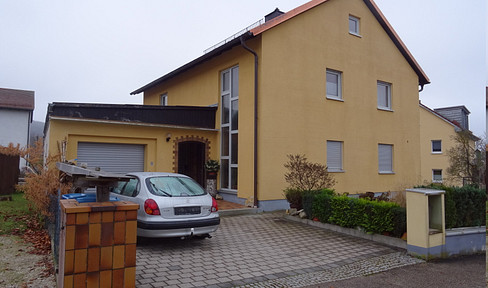 Detached house with a garden, terrace, balcony, garage, and a tiled stove, located in Berching-Pollanten.