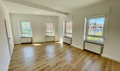 Erstbezug nach Sanierung: 4ZKB in Fußgängerzone, 2,70m Deckenhöhe – Haustechnik komplett neu