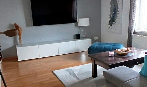 Exclusive, modernized 5-room apartment in a green setting.