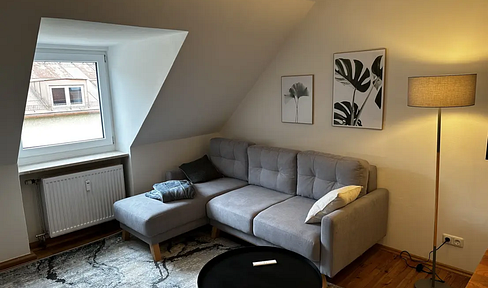 Renovated and fully furnished apartment for 2 people - 6-month fixed-term rental.