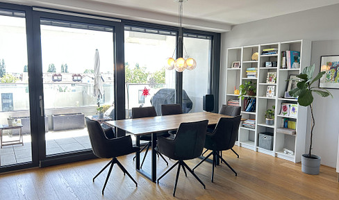 Commission-free: Exclusive 4-room apartment in the Europaviertel district - Available for move-in upon agreement.