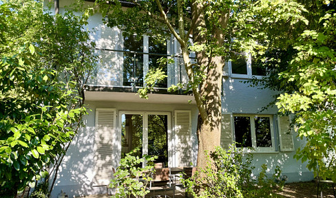 Im Grünen und doch mittendrin – charmante Doppelhaushälfte mit parkartigem Garten in Staufen
