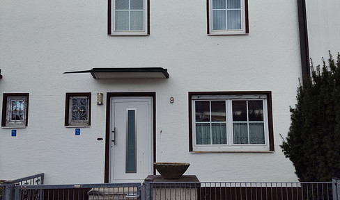 Reihenmittelhaus  Renovierungsbedürftig nähe Tilsiter Str.