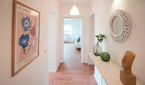 Bright, modern, and move-in ready 3-room apartment with its own garage for sale!