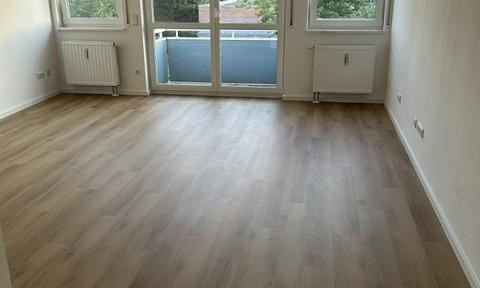 Renovated 1-bedroom apartment with balcony and parking space in the center of Weiden.
