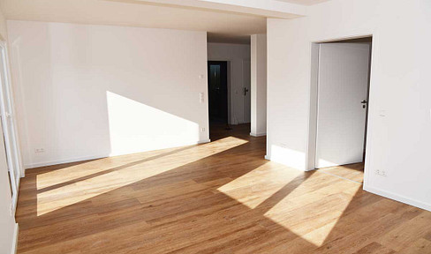 2 Schlafzimmer + Wohn/Küche/Esszimmer im 1 OG