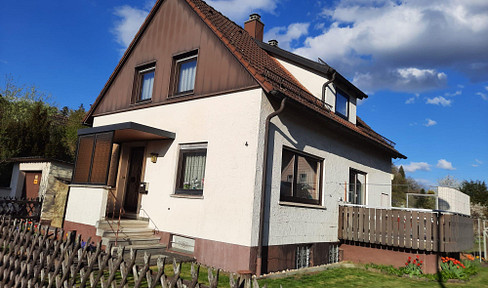 Kleines Einfamilienhaus mit Garage