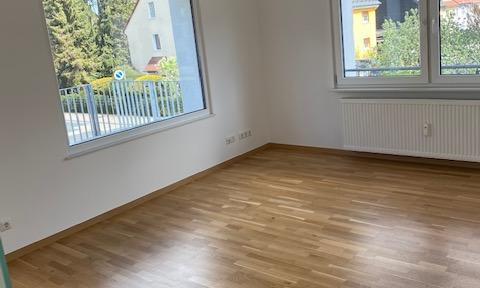 Großzügige und hochwertig modernisierte 3-Zimmer-Wohnung mit 2 Balkonen, Einbauküche und Garage