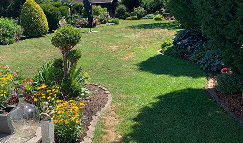 Charming, spacious, and peacefully located house with a large garden.