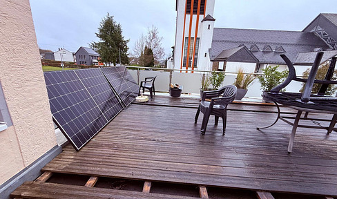 Bright, two-room apartment with a rooftop terrace.