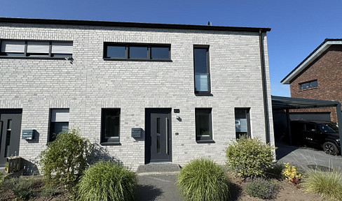 Modern semi-detached house in Dülmen, featuring a garden, carport, and spacious layout.
