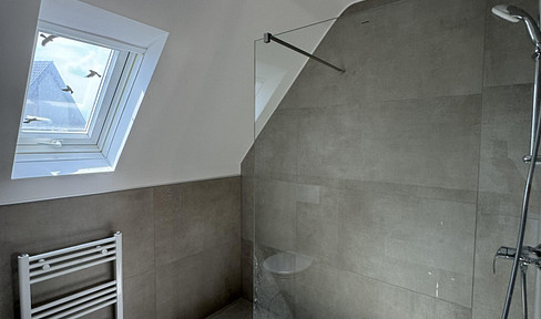 Brand new after renovation – optional air conditioning included! 3-room apartment in the heart of Uerdingen, within walking distance of the Rhine.