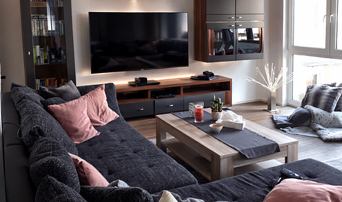Living with Character: Stylish, partially furnished 2-room apartment in Cologne-Rath/Heumar.