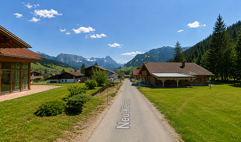 Premium building plot for sale in 6675 Tannheim.