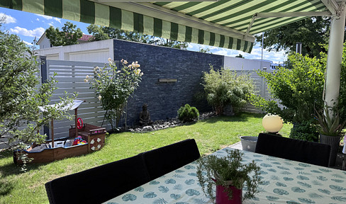 Luxuriöse 4 ZKB Wohnung mit schön angelegtem Garten