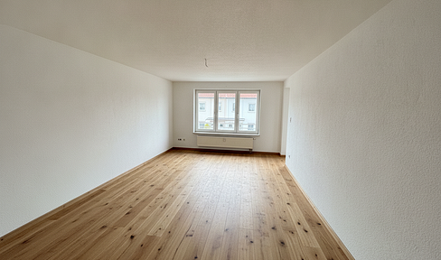 Quiet, completely renovated 3-room apartment in a small residential complex.