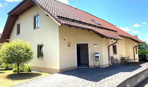 Freistehendes Einfamilienhaus mit Einliegerwohnung und Garage in ruhiger Lage (Sackgasse) von Brakel