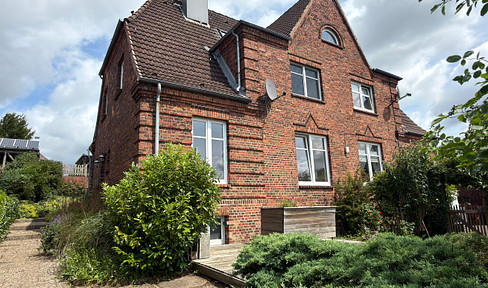 Semi-detached house with panoramic views.