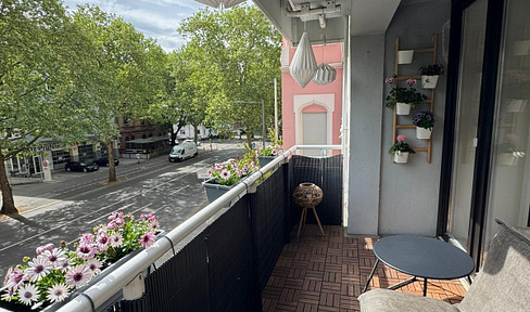 No fees: 2-room apartment near the Rhine, with a balcony, renovated bathroom with natural light, and elevator.