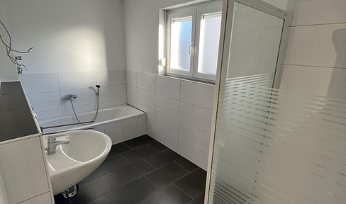Schöne 2-Zimmer Souterrainwohnung mit Terrasse nähe Waldrand