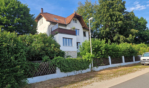 Excellent location in Erlangen! Apartment with its own garden in a historic two-family villa!
