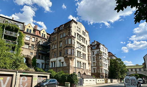 Neuwertige 2-Zi.-Dachgeschosswohnung mit Terrasse und Blick zur Uferpromenade Fürth