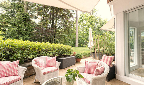 Exclusive garden apartment in Dahlem, with a private garden and terrace.