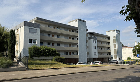 Commission-free | 53 m² | 2 rooms | South-facing balcony | Fitted kitchen | Parking space included.