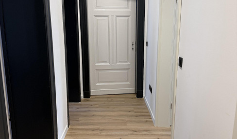 Möbliertes Premium Zimmer in berufstätigen WG mit Balkon, Erstbezug nach Sanierung