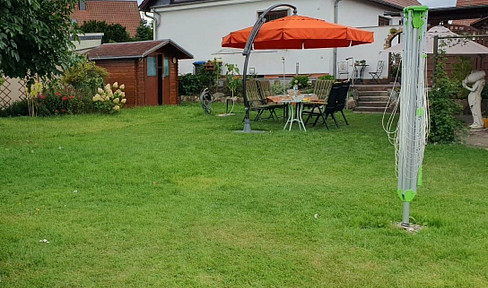 Von Grund auf sanierte Doppelhaushälfte mit herrlichem Atelier und schön angelegtem Garten