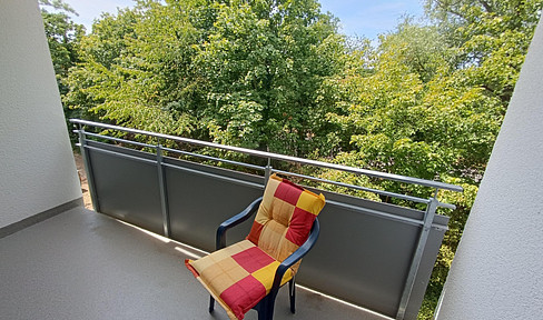 One-room apartment with balcony and parking space.