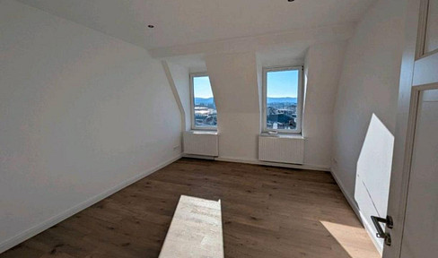 Completely renovated 2.5-room apartment in a historic building, located in Grombühl.